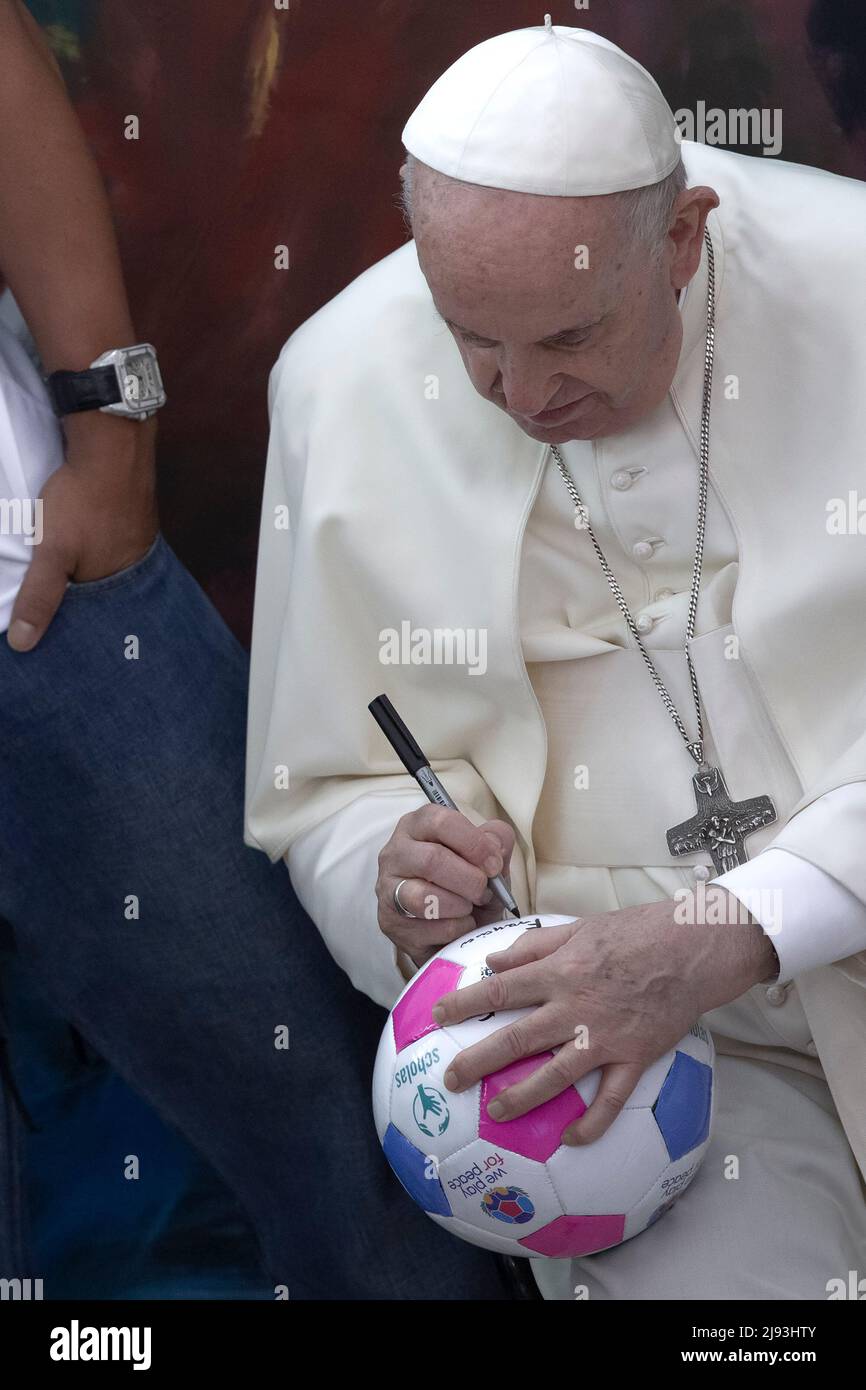 Rome, Italy. 19 May 2022. Pope Francis signs a soccer ball during the launch of the 'Scholas Occurrentes', international educational movement at the Pontifical Urbaniana University. Credit: Maria Grazia Picciarella/Alamy Live News Stock Photo