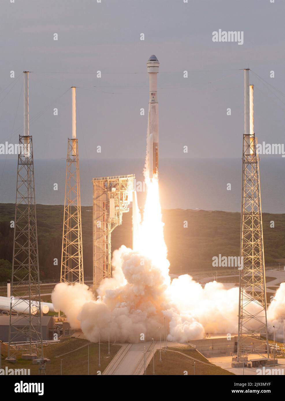 Cape Canaveral, United States of America. 19 May, 2022. The United Launch Alliance Atlas V rocket carrying the Boeing CST-100 Starliner spacecraft lifts off from Space Launch Complex 41, May 19, 2022 in Cape Canaveral, Florida. The successful Orbital Flight Test-2 is the second un-crewed flight test and will dock to the International Space Station. Credit: Joel Kowsky/NASA/Alamy Live News Stock Photo