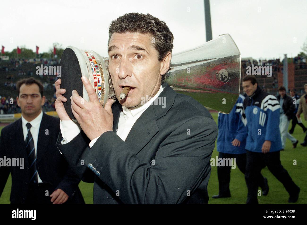 ARCHIVE PHOTO: 25 years ago, May 21, 1997, FC Schalke 04 wins the UEFA Cup, Rudi ASSAUER, Germany, football manager, FC Schalke 04, carries on his shoulder the UEFA Cup, UEFA Cup, through the Parkstadion Gelsenkirchen, smoking a cigar, smokers smoke, on May 22nd, 1997, Stock Photo