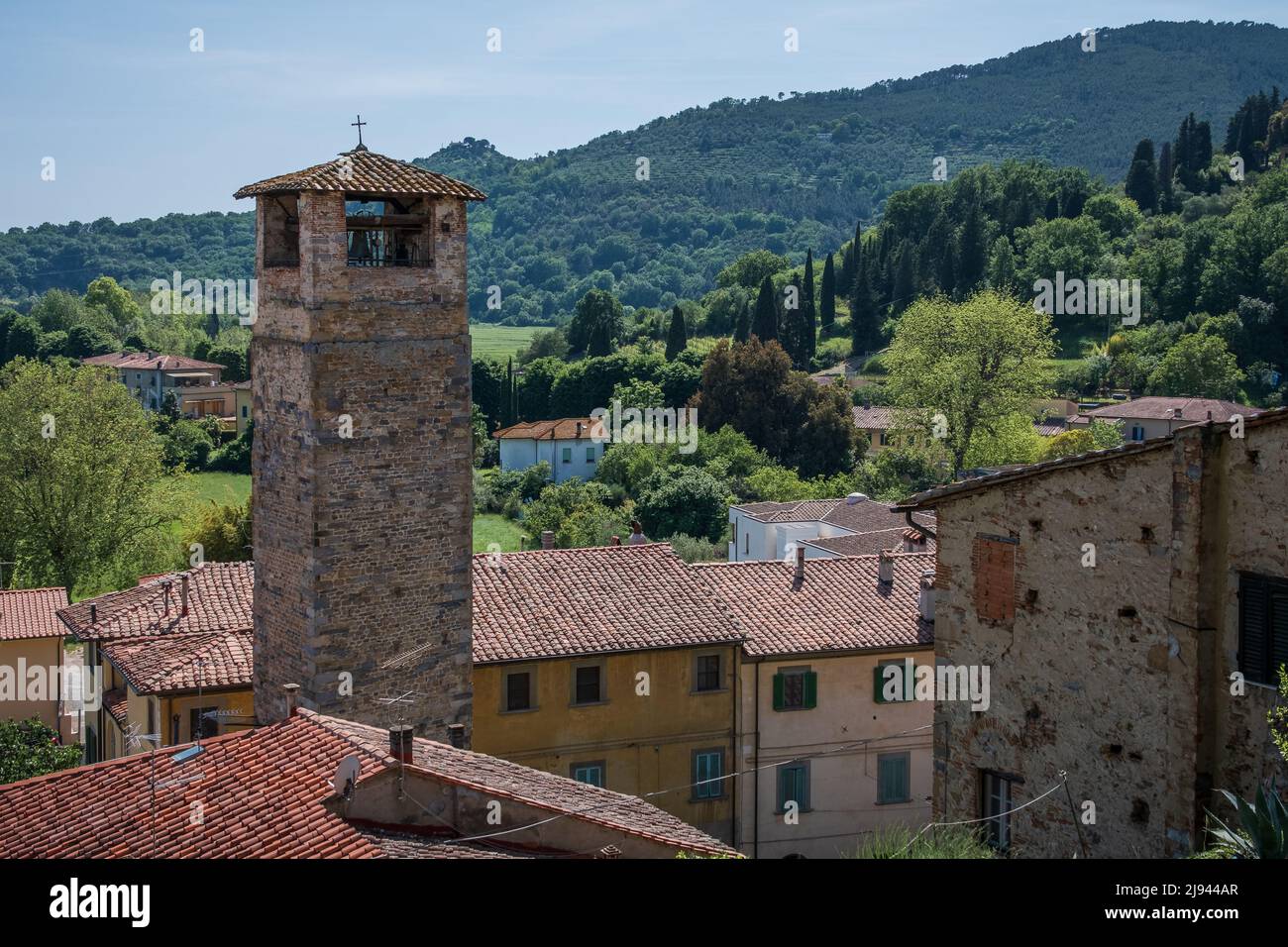 A picture taken on May 04, 2022 show the medieval hill town of Vicopisano in Tuscany, central Italy. Stock Photo