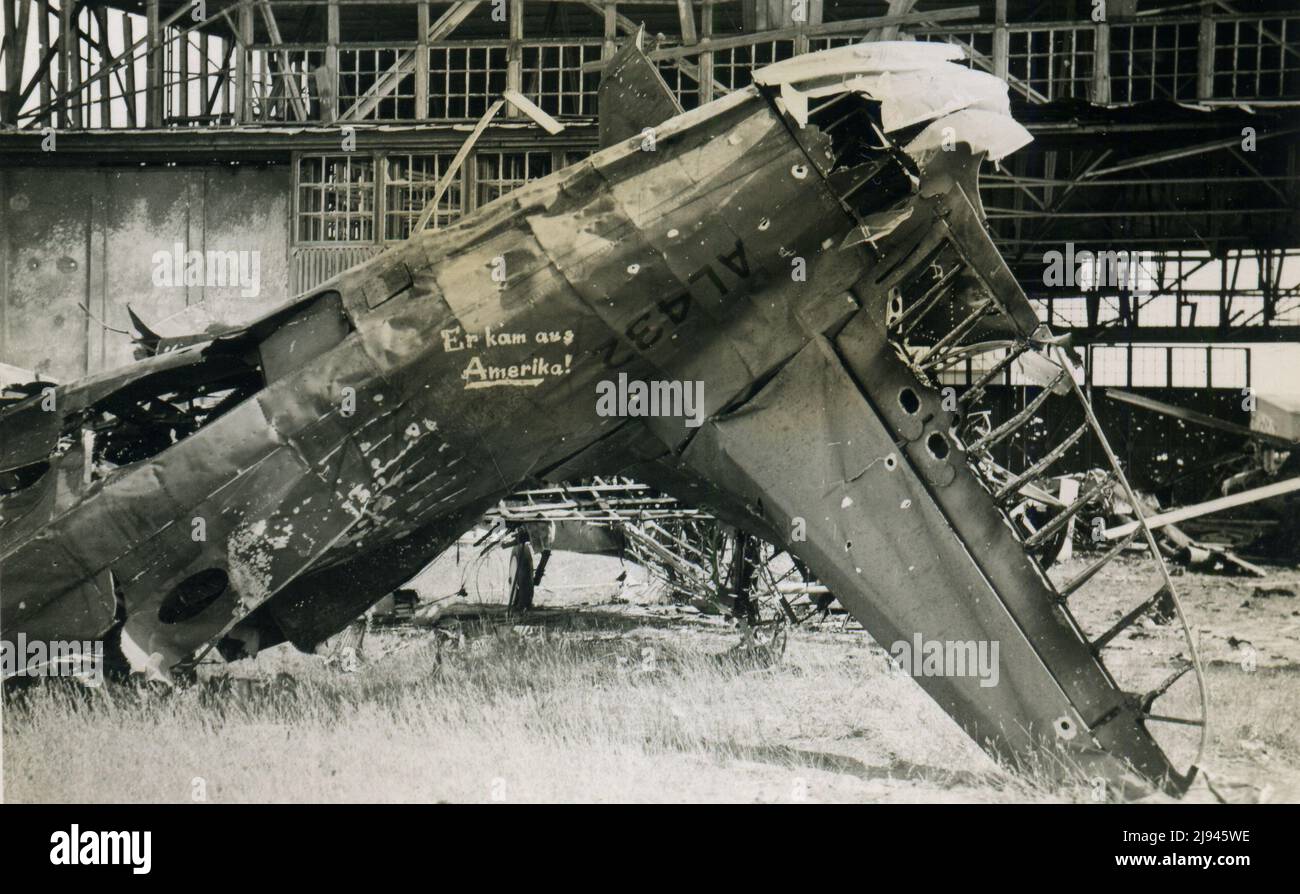 WWII WW2 german soldiers invades URSS - 28 august 1942, wehrmacht - Operation Barbarossa - Voronezh Russia - destroyed american plane Stock Photo