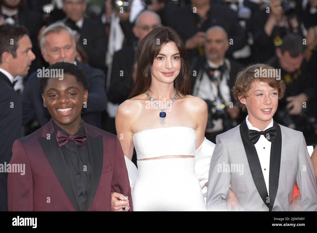 Anne Hathaway and Julia Roberts attends the 75th Cannes Film Festival