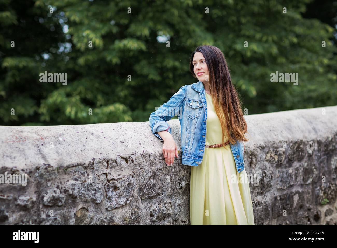 Lifestyle portrait of young stylish woman with long brunette hair Stock ...