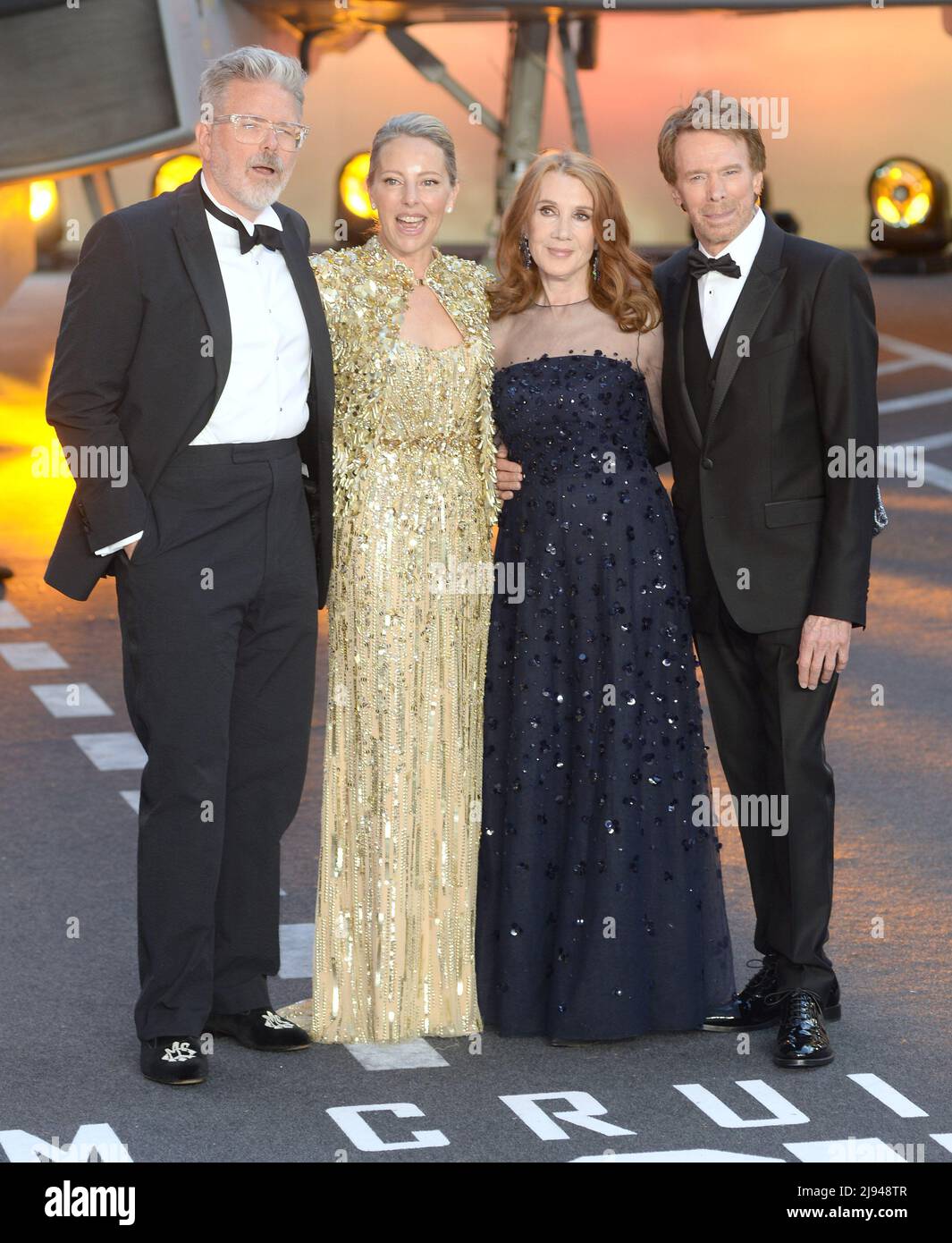 Photo Must Be Credited ©Alpha Press 078237 19/05/2022 Christopher McQuarrie and wife Heather McQuarrie with Jerry Bruckheimer and wife Linda Bruckheimer at the Top Gun Maverick Royal Film Performance held in Leicester Square, London Stock Photo