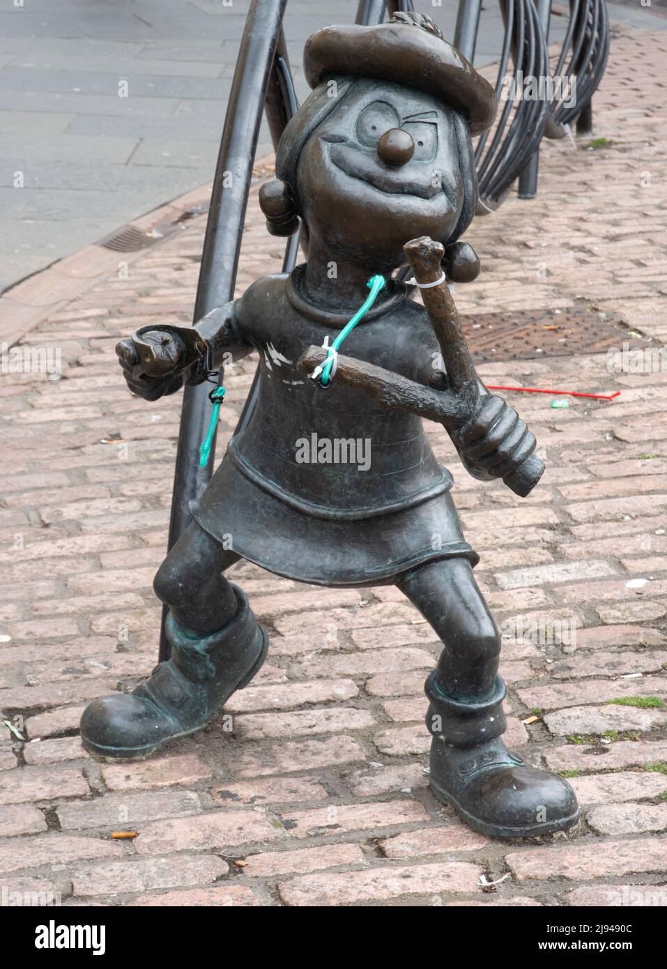 Sculpture of Minnie the Minx in Dundee Stock Photo