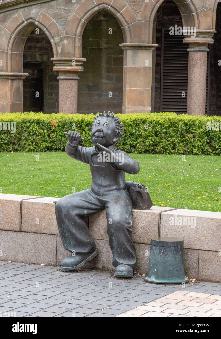 Sculpture of Oor Wullie outside the McManus Gallery in Dundee Stock Photo