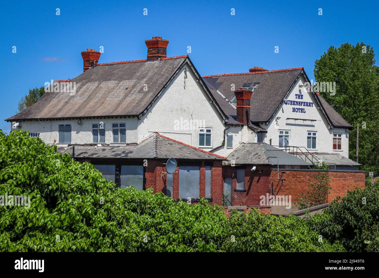 The Queensferry Hotel, abandoned derelict building, Garden City, North Wales Stock Photo