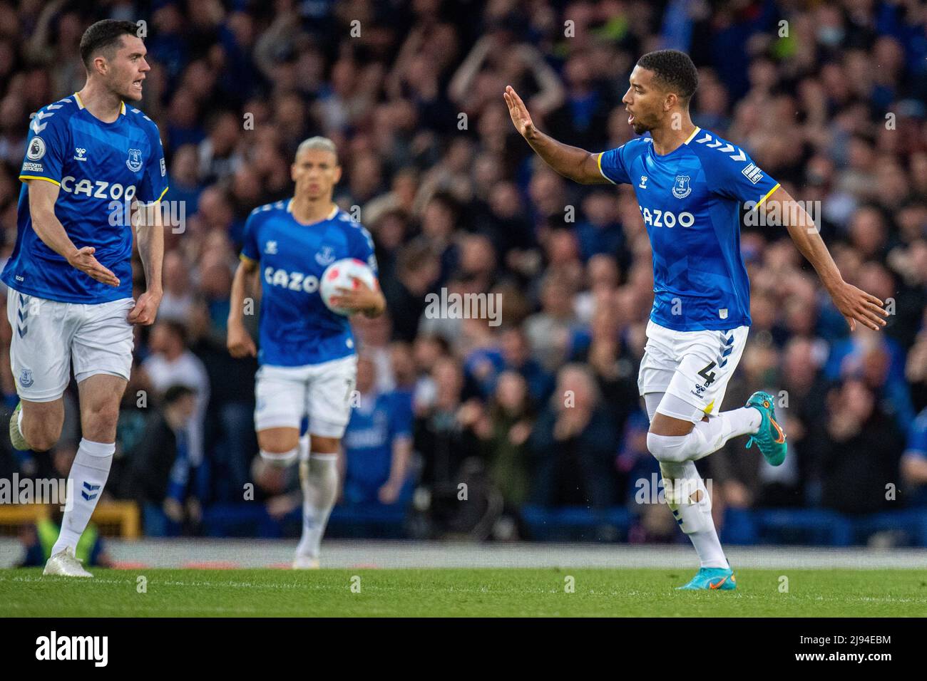 LIVERPOOL, ENGLAND - MAY 19: Michael Keane of Everton celebrates with Mason Holgate after scoring goal during the Premier League match between Everton and Crystal Palace at Goodison Park on May 19, 2022 in Liverpool, United Kingdom. (Photo by Sebastian Frej) Stock Photo