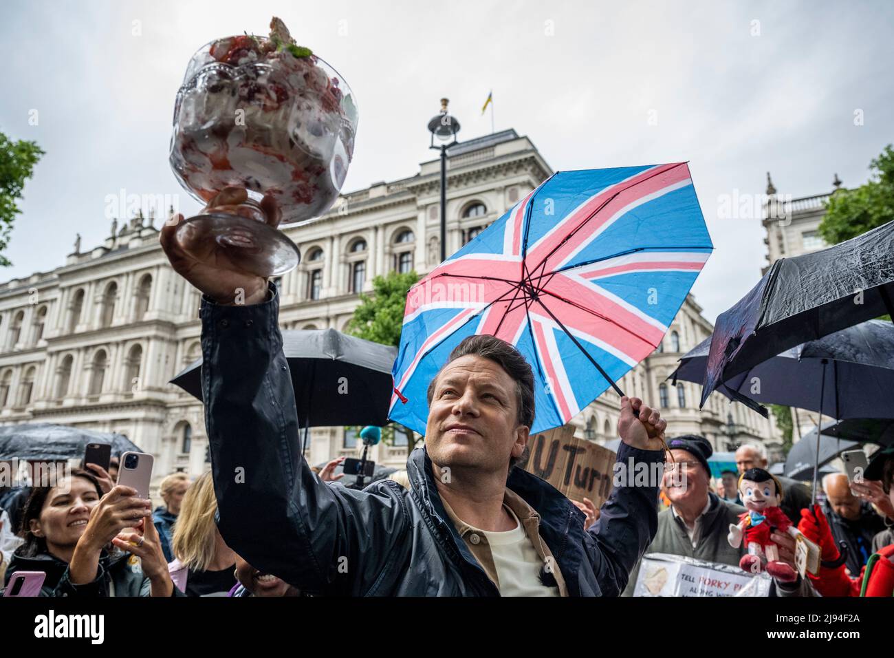 London, UK.  20 May 2022.  TV chef Jamie Oliver outside Downing Street at an Eton Mess protest.  To protect child health, protesters want the government to reverse its decision to defer for a year a ban on buy-one-get-one-free deals on unhealthy foods and a ban on TV junk food adverts before a 9pm watershed.  The government says the deferral will enable a review of the impact on budgets in the face of the cost-of-living crisis.  Eton Mess is a dessert that references where Boris Johnson, Prime Minister, went to school.  Credit: Stephen Chung / Alamy Live News Stock Photo