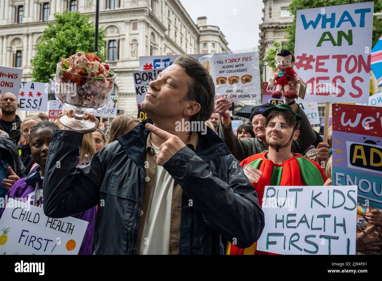 London, UK.  20 May 2022.  TV chef Jamie Oliver outside Downing Street at an Eton Mess protest.  To protect child health, protesters want the government to reverse its decision to defer for a year a ban on buy-one-get-one-free deals on unhealthy foods and a ban on TV junk food adverts before a 9pm watershed.  The government says the deferral will enable a review of the impact on budgets in the face of the cost-of-living crisis.  Eton Mess is a dessert that references where Boris Johnson, Prime Minister, went to school.  Credit: Stephen Chung / Alamy Live News Stock Photo