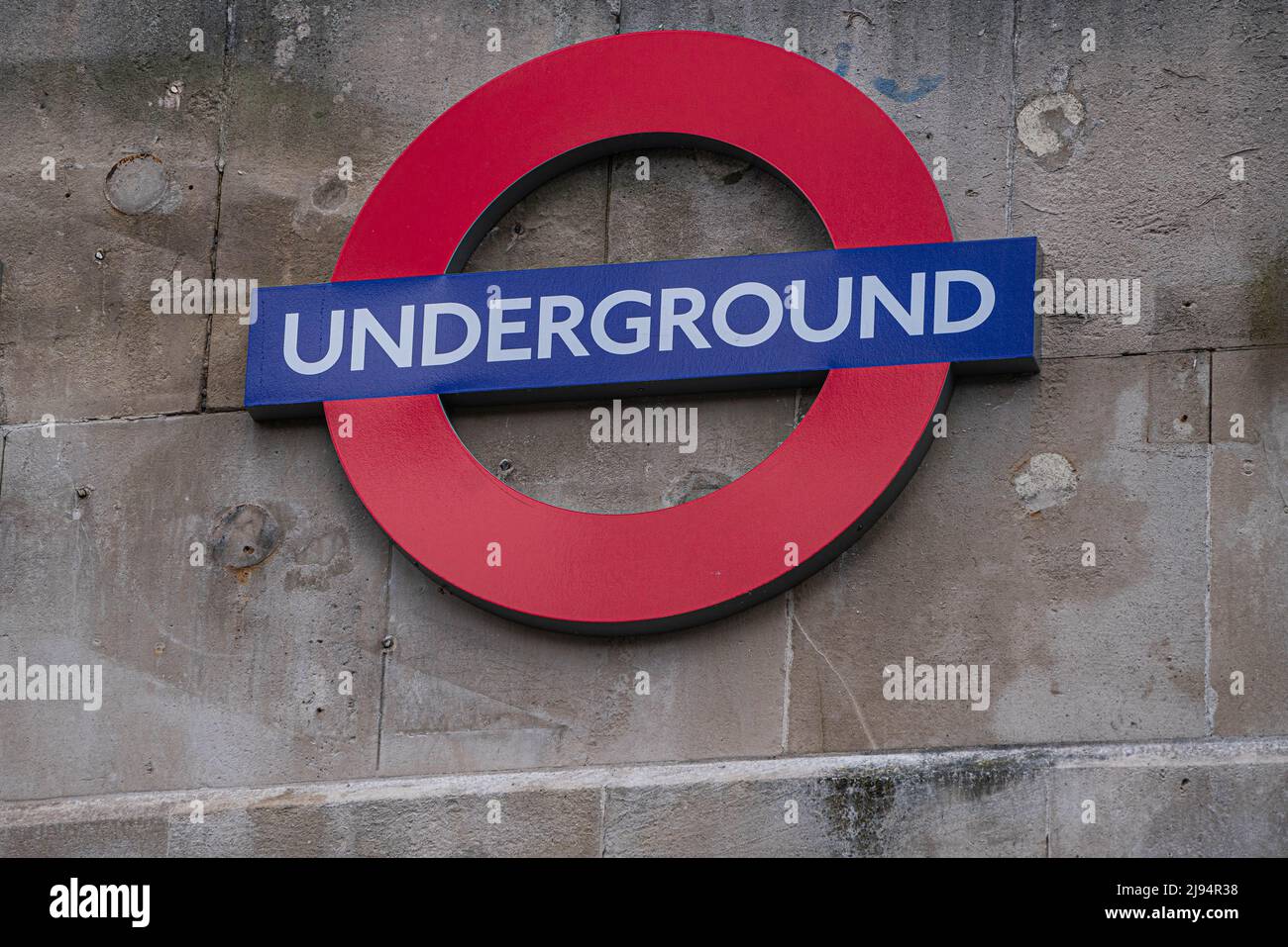 Underground Rundel 20 May 2022. A London Underground roundel Stock Photo - Alamy