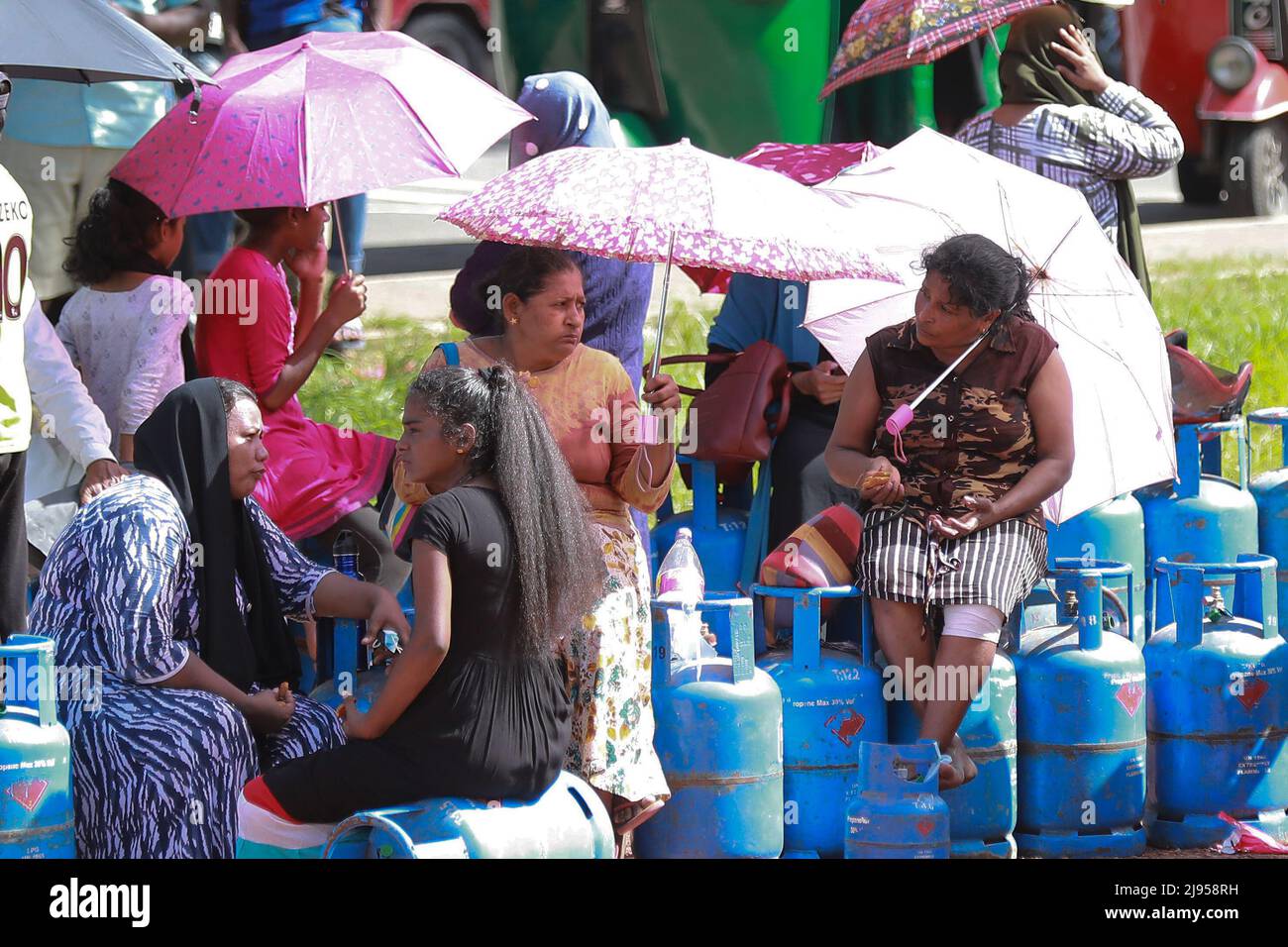 Sri lanka gas shortage hi-res stock photography and images - Alamy