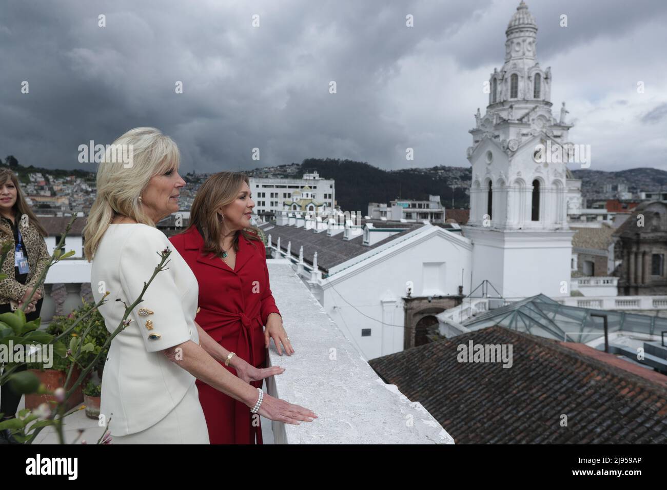 Quito, Ecuador. 19th May, 2022. U.S. First Lady Jill Biden, left, is shown the city skyline from the roof of the Carondelet Palace by Ecuador First Lady Maria Lourdes Alcivar, May 19, 2022 in Quito, Ecuador. Biden is the first stop of a six-day tour in Latin America. Credit: Bolivar Parra/Presidencia de la Republica del Ecuador/Alamy Live News Stock Photo