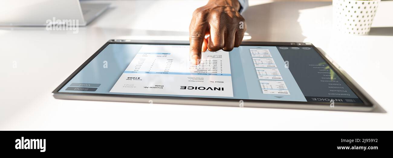 Invoice receipt on tablet hi-res stock photography and images - Alamy
