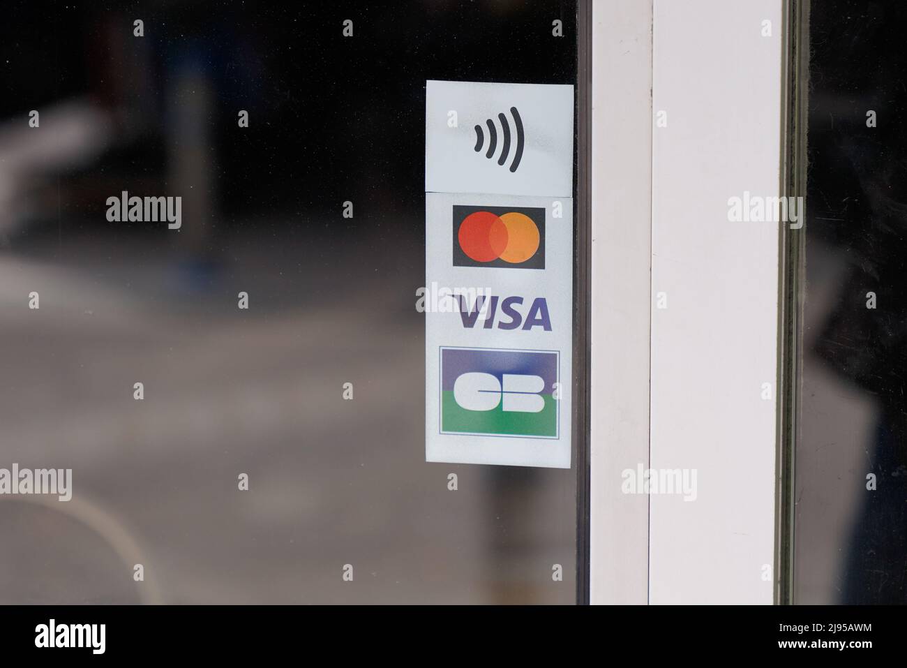 Bordeaux , Aquitaine France - 05 08 2022 : CB mastercard visa sign logo of  shop accepted credit cards brand text displayed Stock Photo - Alamy