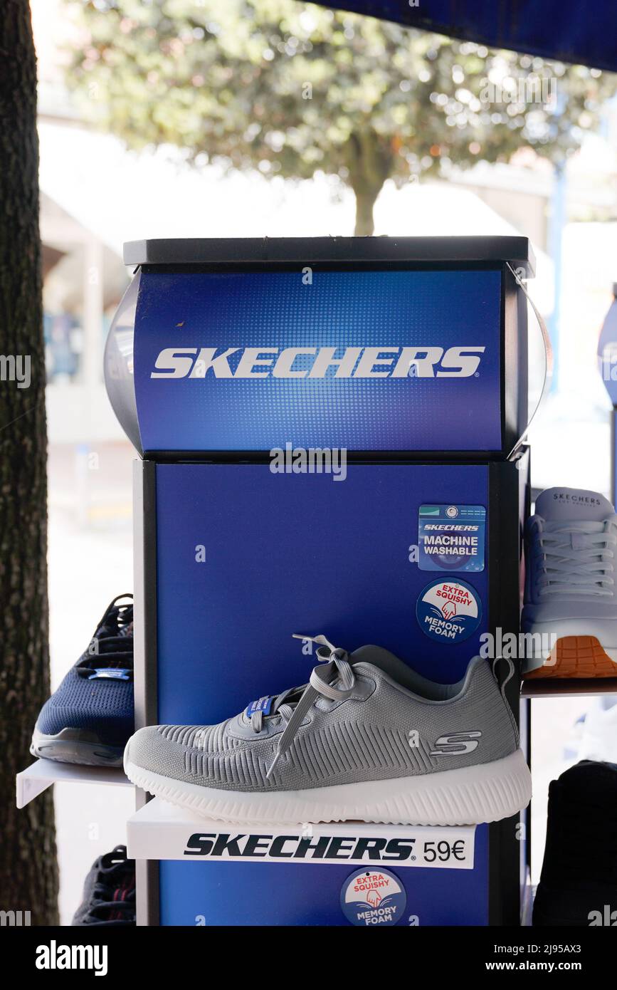 Bordeaux , Aquitaine France - 05 08 2022 : Skechers logo brand and text  sign athletic footwear display shop shoes fashion sporty store Stock Photo  - Alamy