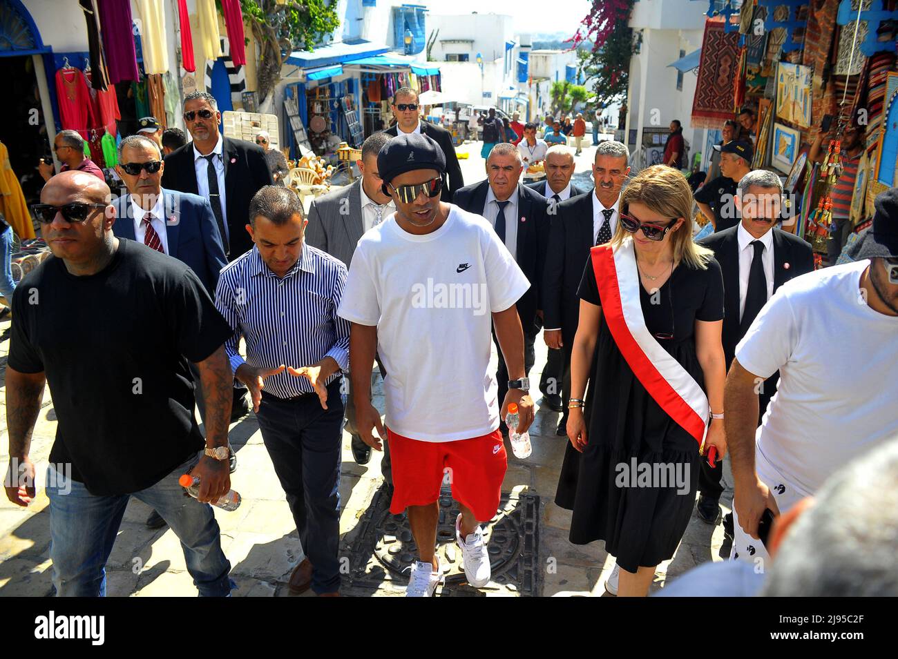 Sidi Bou Said, Tunis, Tunisia. 20th May, 2022. Ronaldinho in Sidi Bou Said (tourist city north of Tunis) Former player of Paris Saint Germain, FC Barcelona and AC Milan. Winner of the World Cup with Brazil in 2002 and Ballon d'Or 2006 visiting Tunisia from May 19. It was the artist K2Rym who announced it in a video posted on his official Facebook page.The objective of Ronaldinho's visit is to ''promote Tunisian tourism and heritage'' and to show the world that Tunisia is still a safe destination.photo by Yassine Mahjoub. (Credit Image: © Chokri Mahjoub/ZUMA Press Wire) Stock Photo