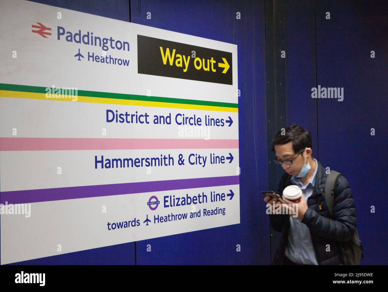 London, UK, 20 May 2022: Signage at Paddington station ready for the Elizabeth Line's imminent opening. Although formally opened by HRH The Queen this week, the new line won't open to the public until Tuesday 24 May. Anna Watson/Alamy Live News Stock Photo