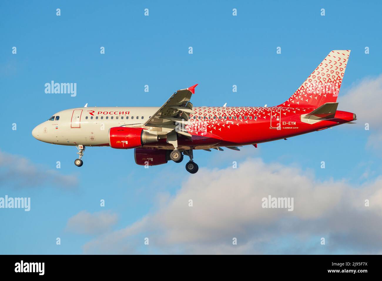 SAINT PETERSBURG, RUSSIA - OCTOBER 25, 2018: Aircraft Airbus A319-111 'Suzdal' (EI-EYM) of Rossiya airline before landing on Pulkovo airport. Side vie Stock Photo