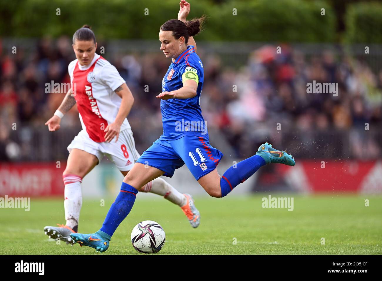Amsterdam, Netherlands. 20th May, 2022. Amsterdam - (lr) Sherida Spitse of Ajax, Renate Jansen of FC Twente during the Dutch Eredivisie women's match between Ajax and FC Twente at De Toekomst sports complex on May 20, 2022 in Amsterdam, Netherlands. ANP OLAF KRAAK Credit: ANP/Alamy Live News Stock Photo