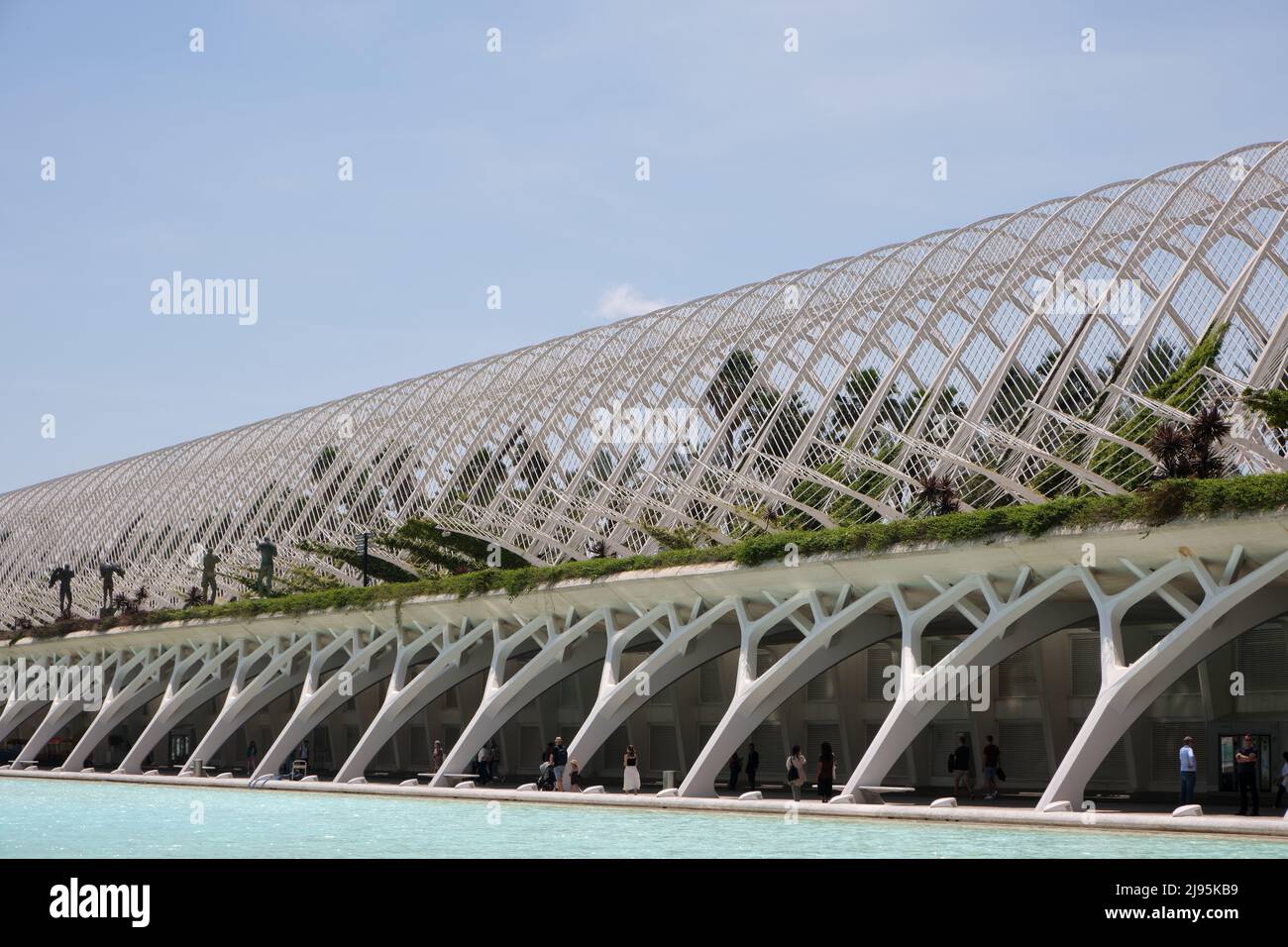 L'Umbracle, built over a car park at the City of Arts and Sciences ...