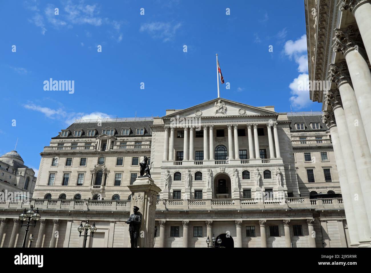 Old lady of threadneedle street hi-res stock photography and images - Alamy