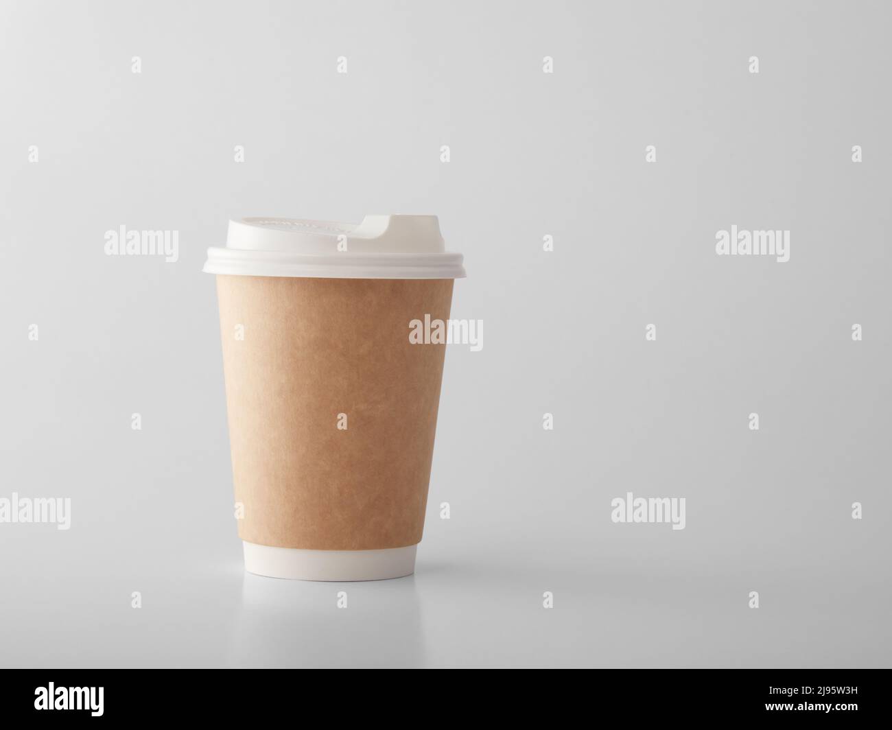 White takeaway paper cup with black plastic lid Stock Photo Alamy
