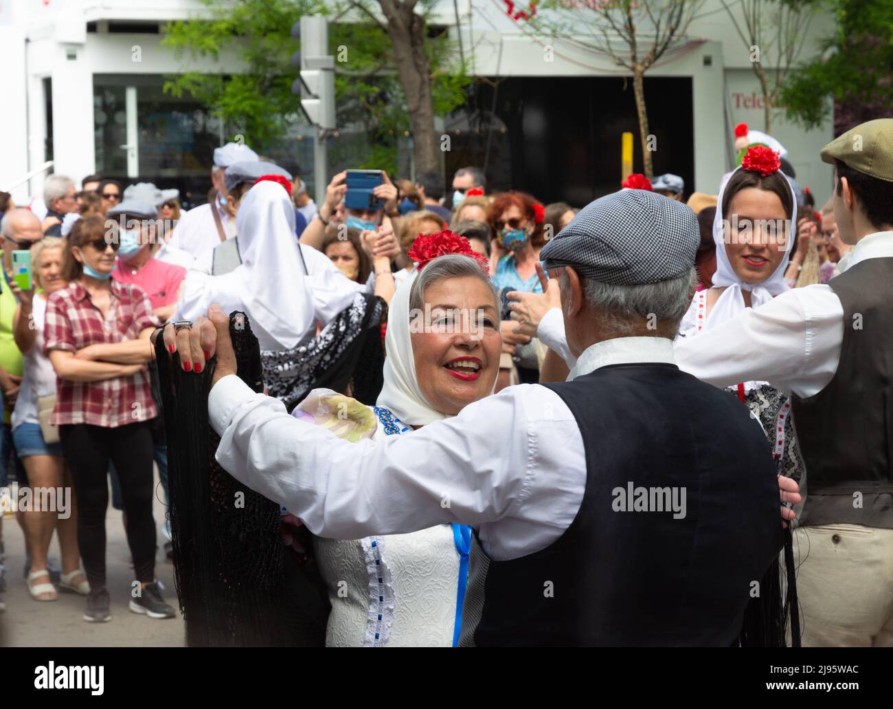 Madrid, Spain; 15th May 2022: Older people dressed in traditional Madrilenian 'chulapo' costume dancing a regional dance 'el chotis' in front of the S Stock Photo