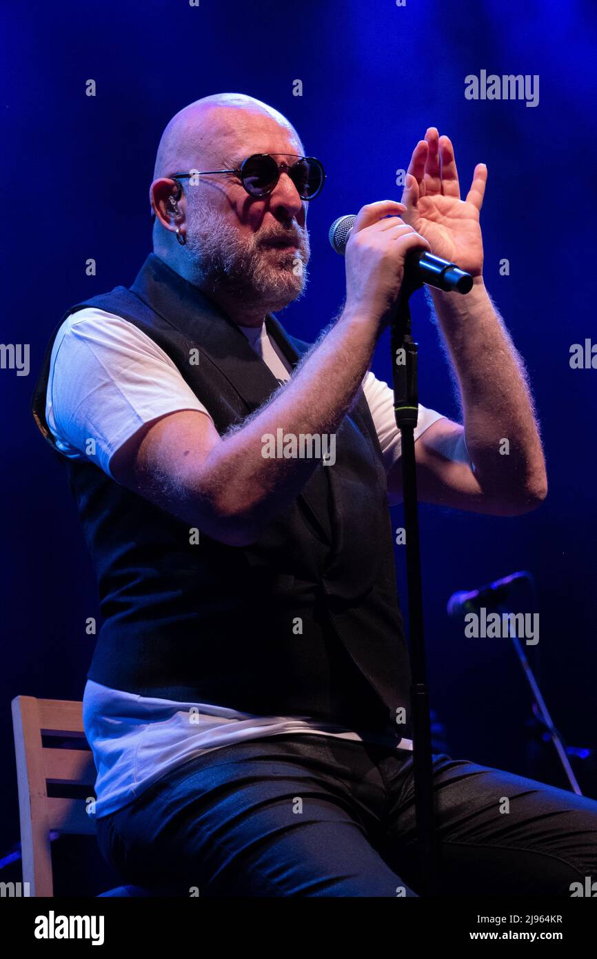 Brescia, Italy. 19th May 2022. Italian singer Mario Biondi during his live performs in Dis play Theater in Brescia for his Romantic Tour 2022 Stock Photo