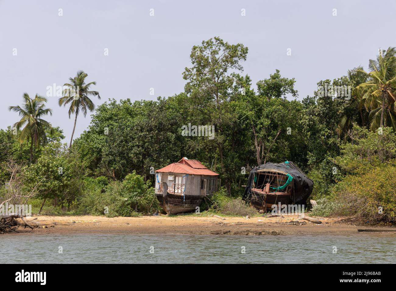 MTDC houseboats lying abandoned on the banks of Karli River in Devbag, Malvan, Maharashtra Stock Photo