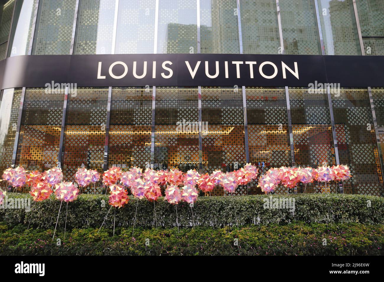 SHANGHAI, CHINA - JUNE 28, 2023 - People take photos of Louis Vuitton  coffee they just bought at the entrance of a Louis Vuitton cafe in Shanghai,  Chi Stock Photo - Alamy