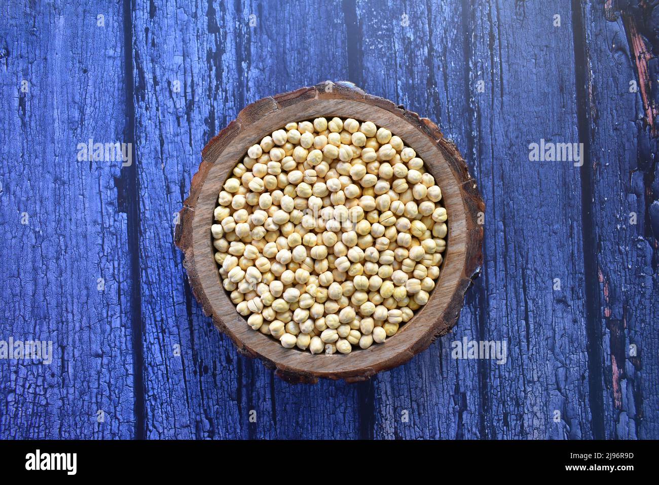 Whole roasted Chickpeas with skin removed Stock Photo Alamy