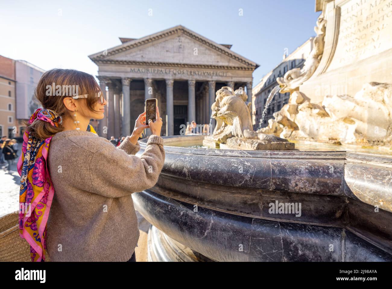 Woman traveling in rome hi-res stock photography and images - Alamy