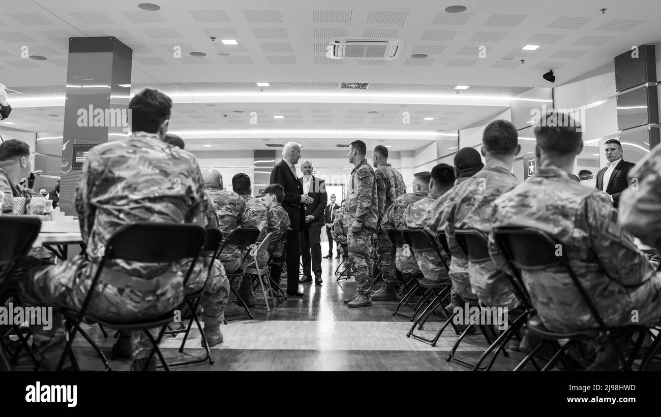 Rzeszow, Poland. 25 March, 2022. U.S President Joe Biden, greets members of the U.S. Army 82nd Airborne Division during a visit March 25, 2022 in Rzeszow, Poland.  Credit: Cameron Smith/White House Photo/Alamy Live News Stock Photo
