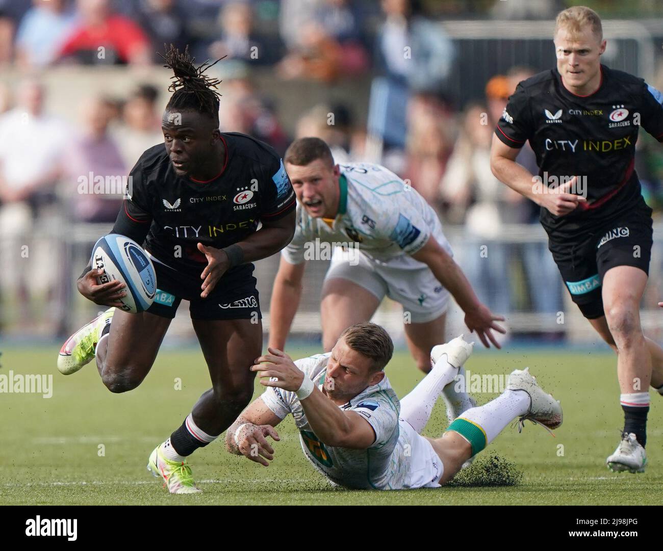 Northampton, UK. 22nd Mar, 2015. LV Cup Final. Saracens versus Exeter  Chiefs. Saracens celebrate with the LV Cup Trophy. © Action Plus  Sports/Alamy Live News Stock Photo - Alamy