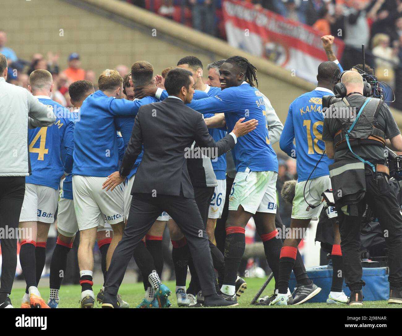 Hampden Park.Glasgow.Scotland, UK. 21st May, 2022. Rangers vs Heart of Midlothian. Scottish Cup Final 2022 Giovanni van Bronckhorst, manager of Rangers FC joins in the celebrations after 2nd goal Credit: eric mccowat/Alamy Live News Stock Photo