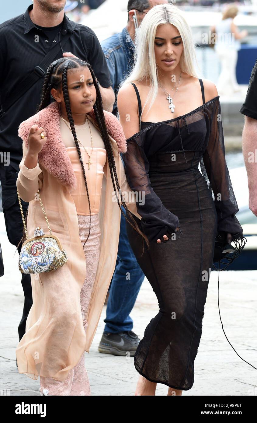 Kim Kardashian and daughter Stock Photo - Alamy