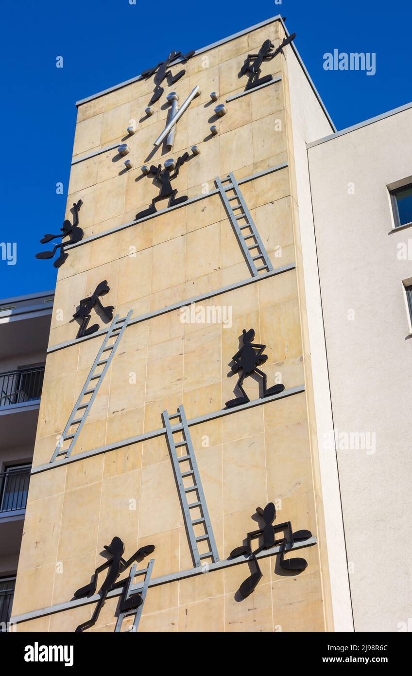 Climbing ladders hi-res stock photography and images - Alamy