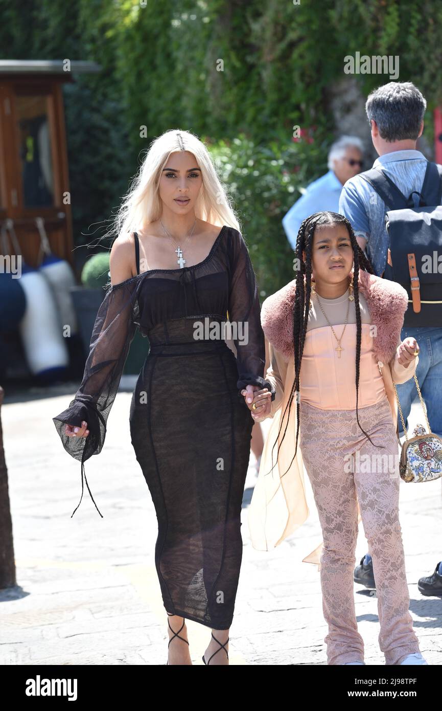 Kim Kardashian and daughter Stock Photo - Alamy