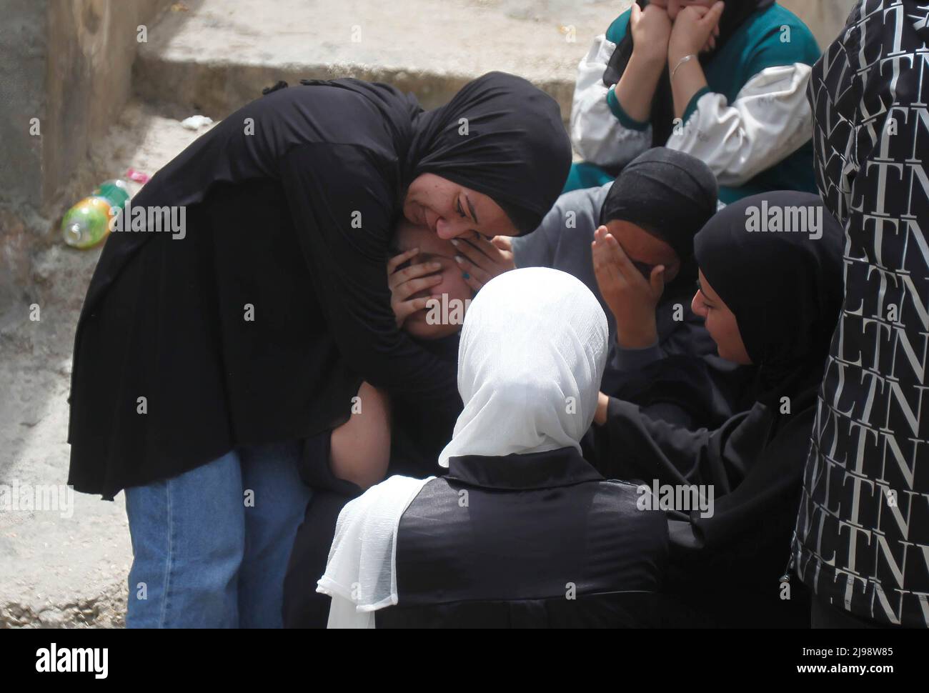 Jenin, Palestine. 12th May, 2022. Relatives of 17-year-old Palestinian Amjad Al-Fayed mourn during his funeral Al-Fayed was shot dead by the Israeli army during a raid on the Jenin refugee camp near the city of Jenin in the occupied West Bank. Credit: SOPA Images Limited/Alamy Live News Stock Photo