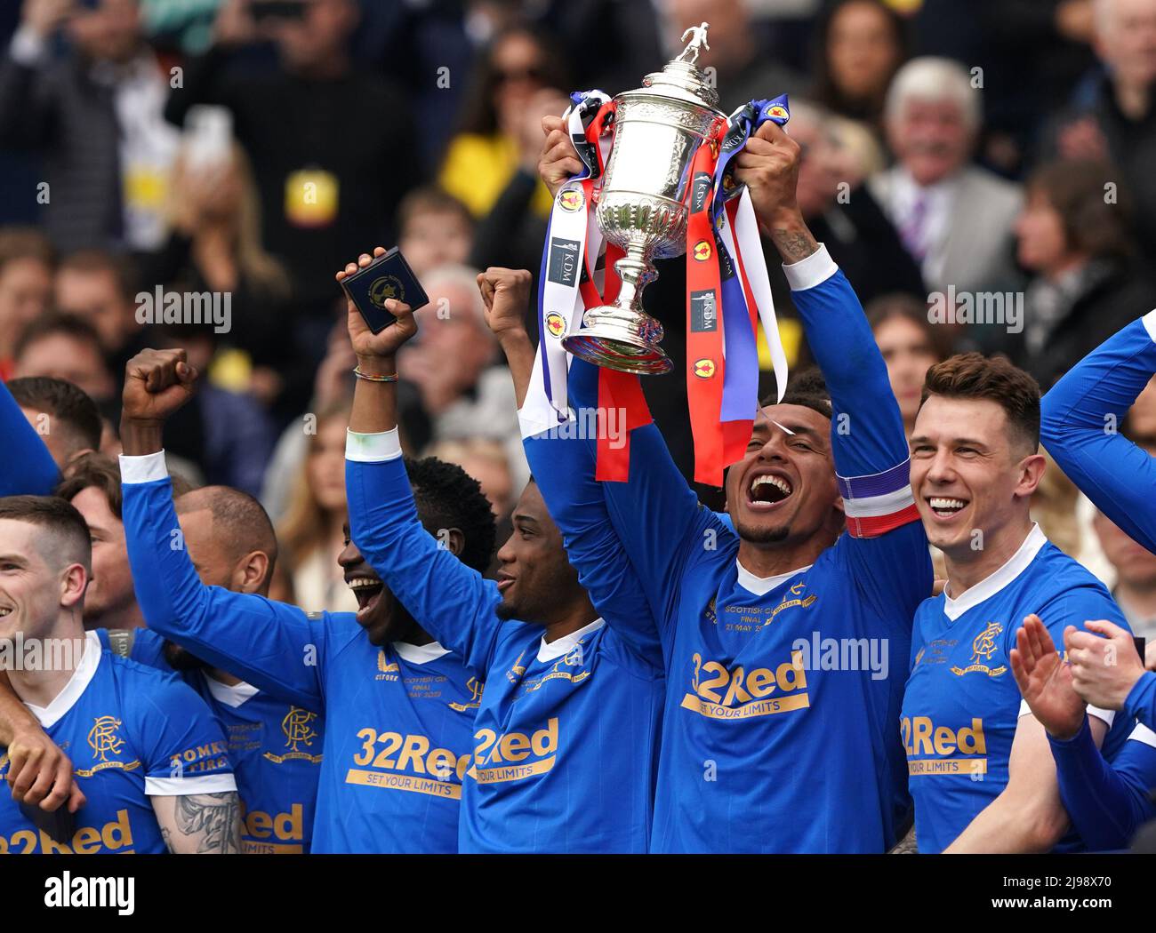 rangers-james-tavernier-lifts-the-trophy-following-the-scottish-cup