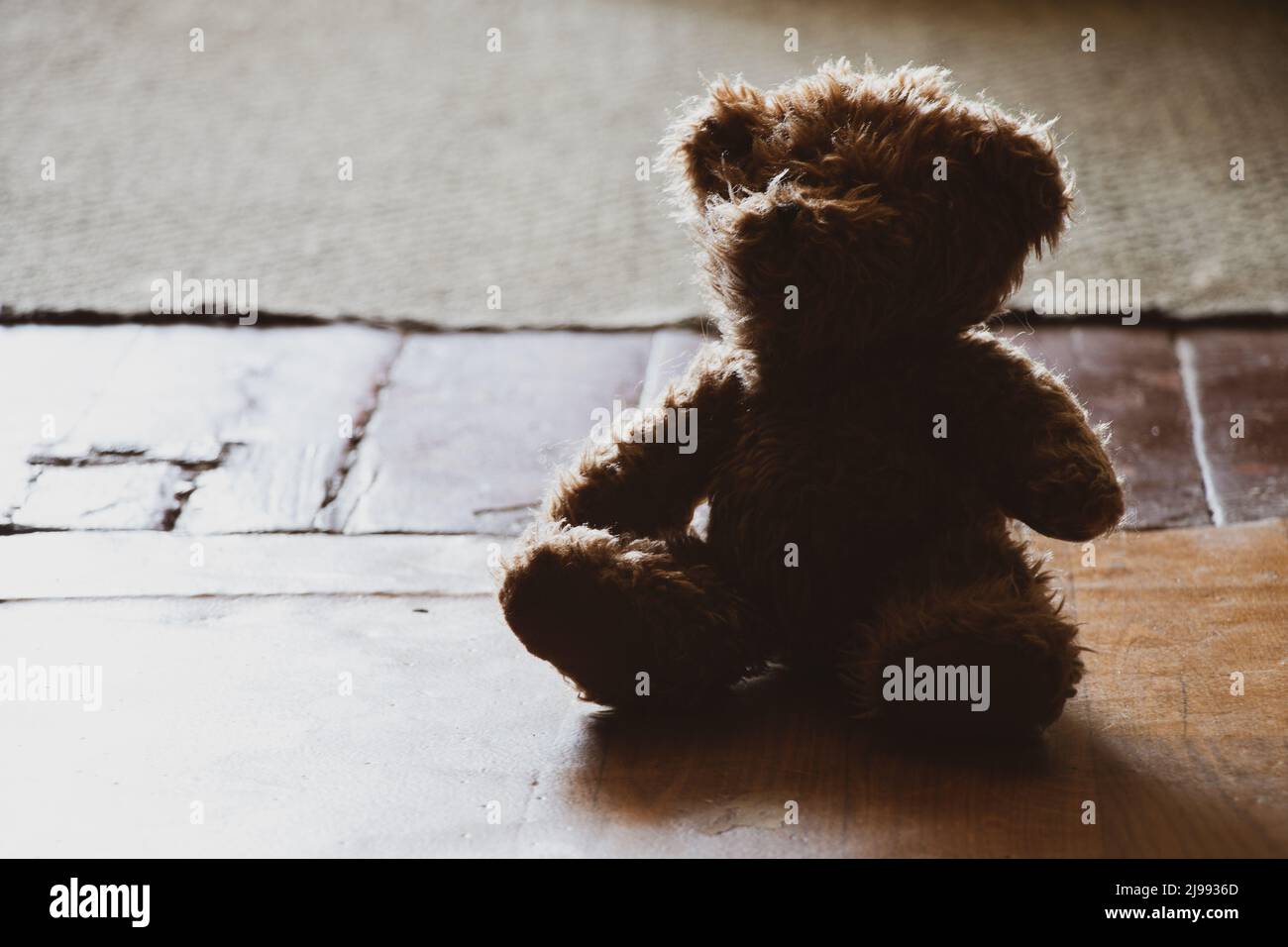 Sad child with teddy bear hi-res stock photography and images - Alamy