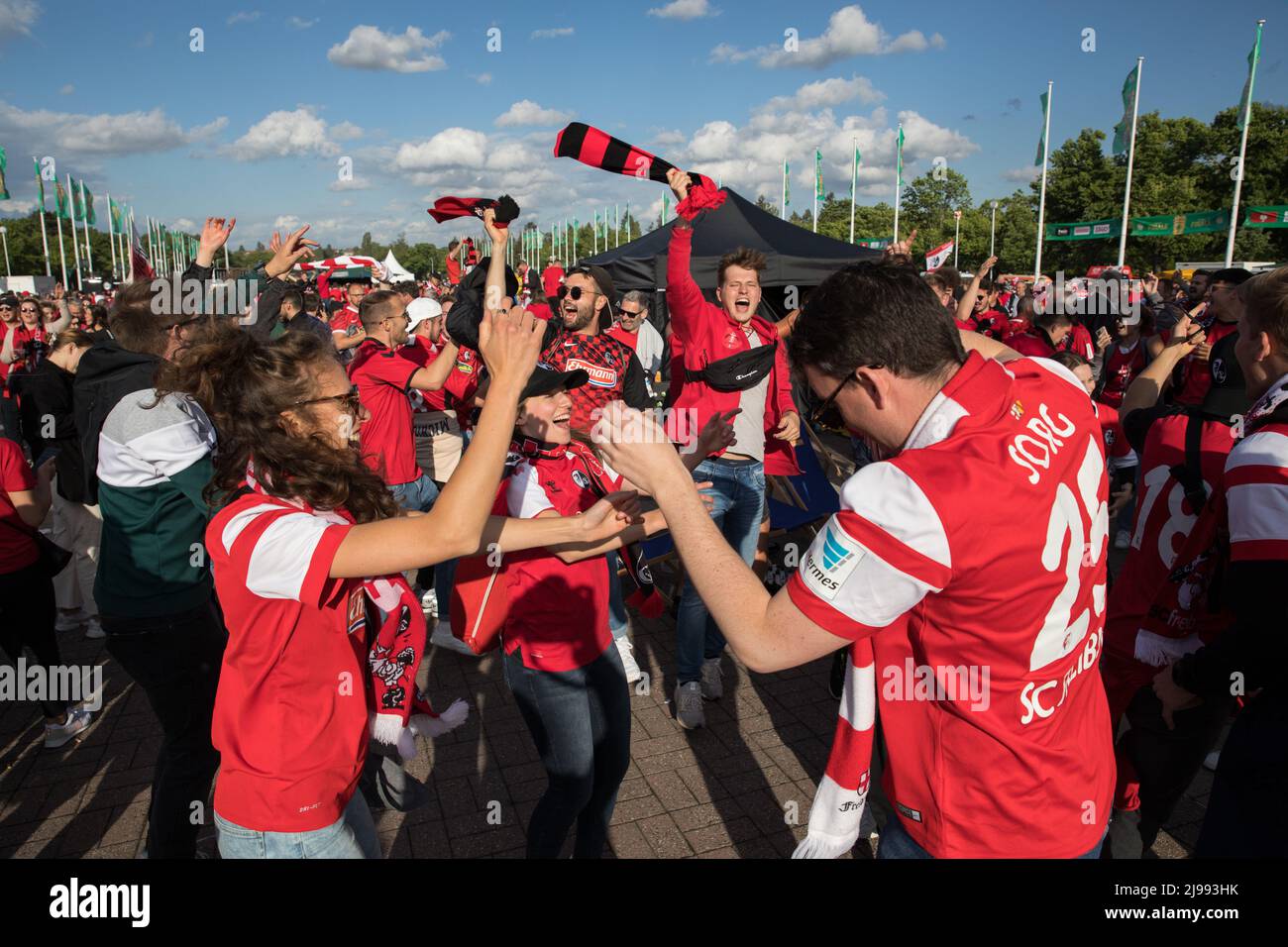 Berlin, Germany. 21st May, 2022. Soccer Fans heading to the Olympiastadion in Berlin, to see the DFB Pokal final match of SC Freiburg and RB Leipzig on May 21, 2022. The DFB-Pokal final match is held each year at the venue. (Credit Image: © Michael Kuenne/PRESSCOV via ZUMA Press Wire) Stock Photo