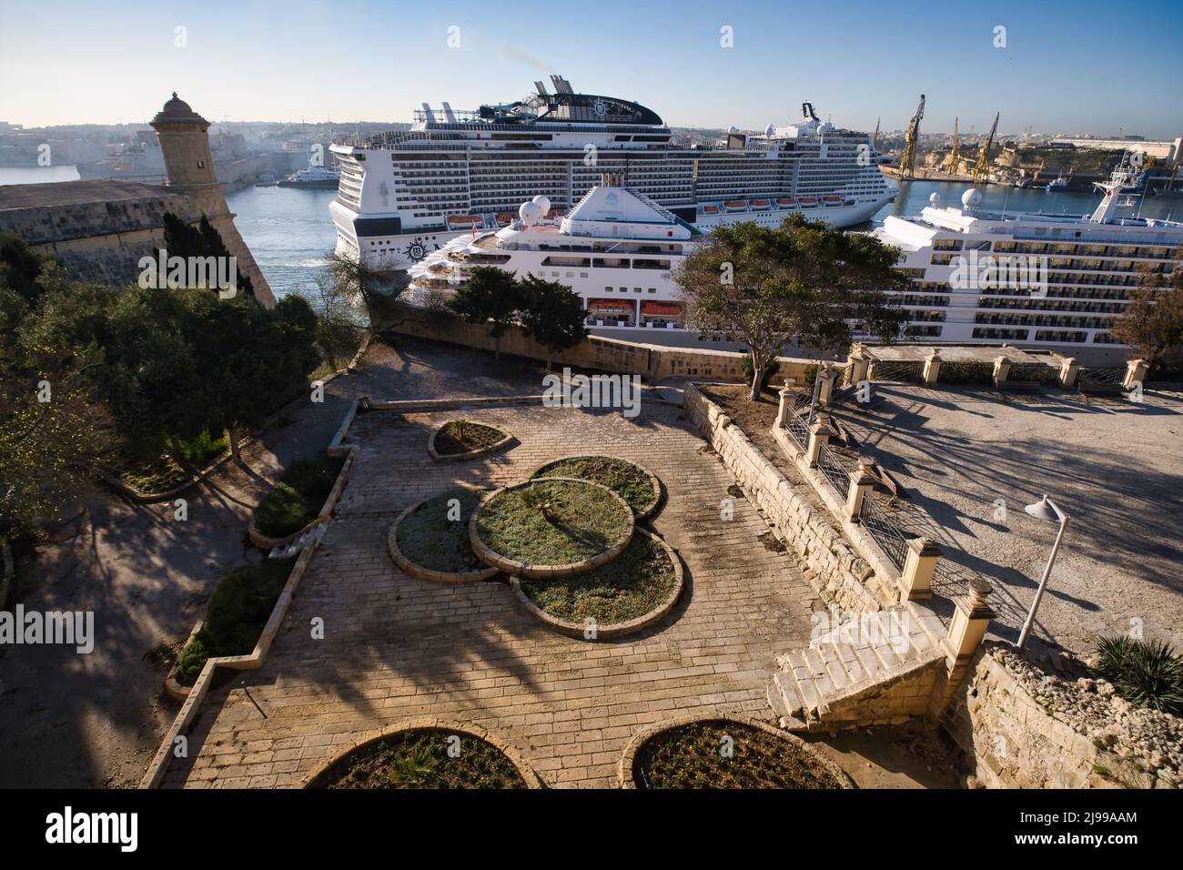 Panoramic view of a square in Herbert Ganado Gardens and cruise ships in la Valletta Stock Photo