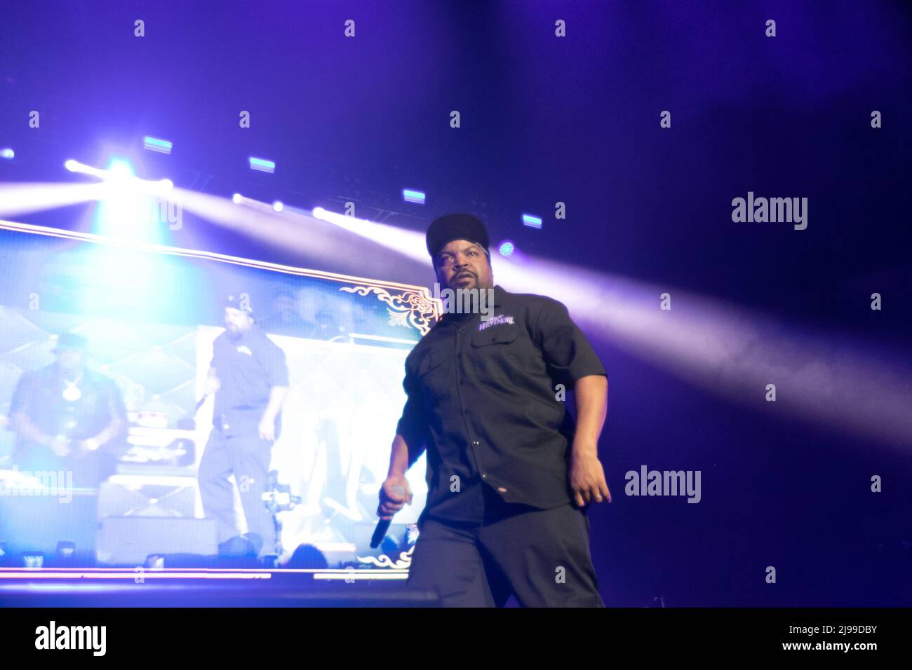 May 19, 2022, San Diego, California, USA: Ice Cube performs with Mount Westmore on Thursday, May 19th, 2022 at Pechanga Arena in San Diego, California. Mount Westmore is a hip hop supergroup that include Snoop Dogg, Ice Cube, E-40, and Too Short. They will be releasing their debut album later this year. (Credit Image: © Rishi Deka/ZUMA Press Wire) Stock Photo