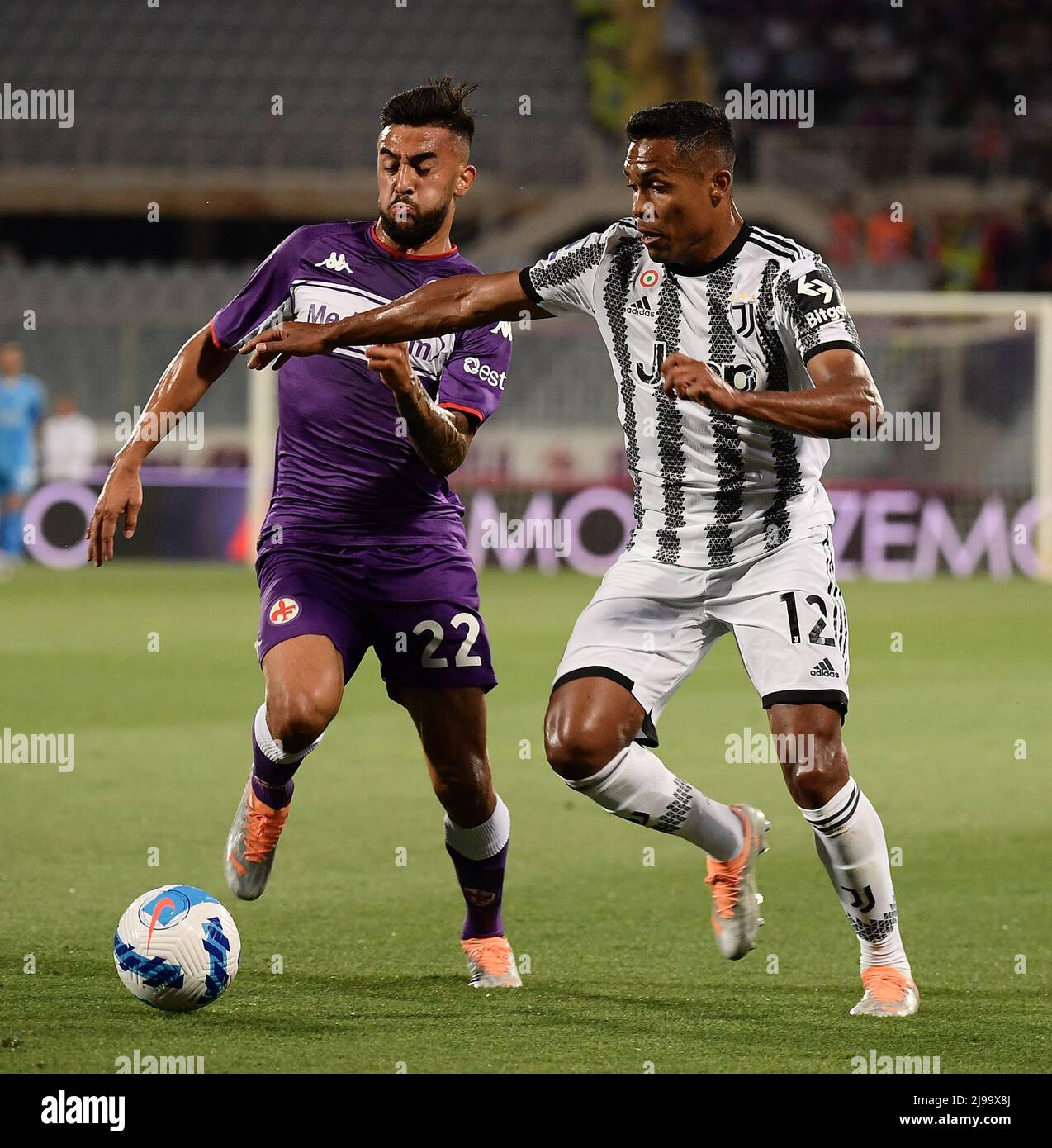 Nicolas Gonzalez (ACF Fiorentina) takes the penalty during ACF Fiorentina  vs Juventus FC, italian soccer Serie A match in Florence, Italy, May 21  2022 Stock Photo - Alamy
