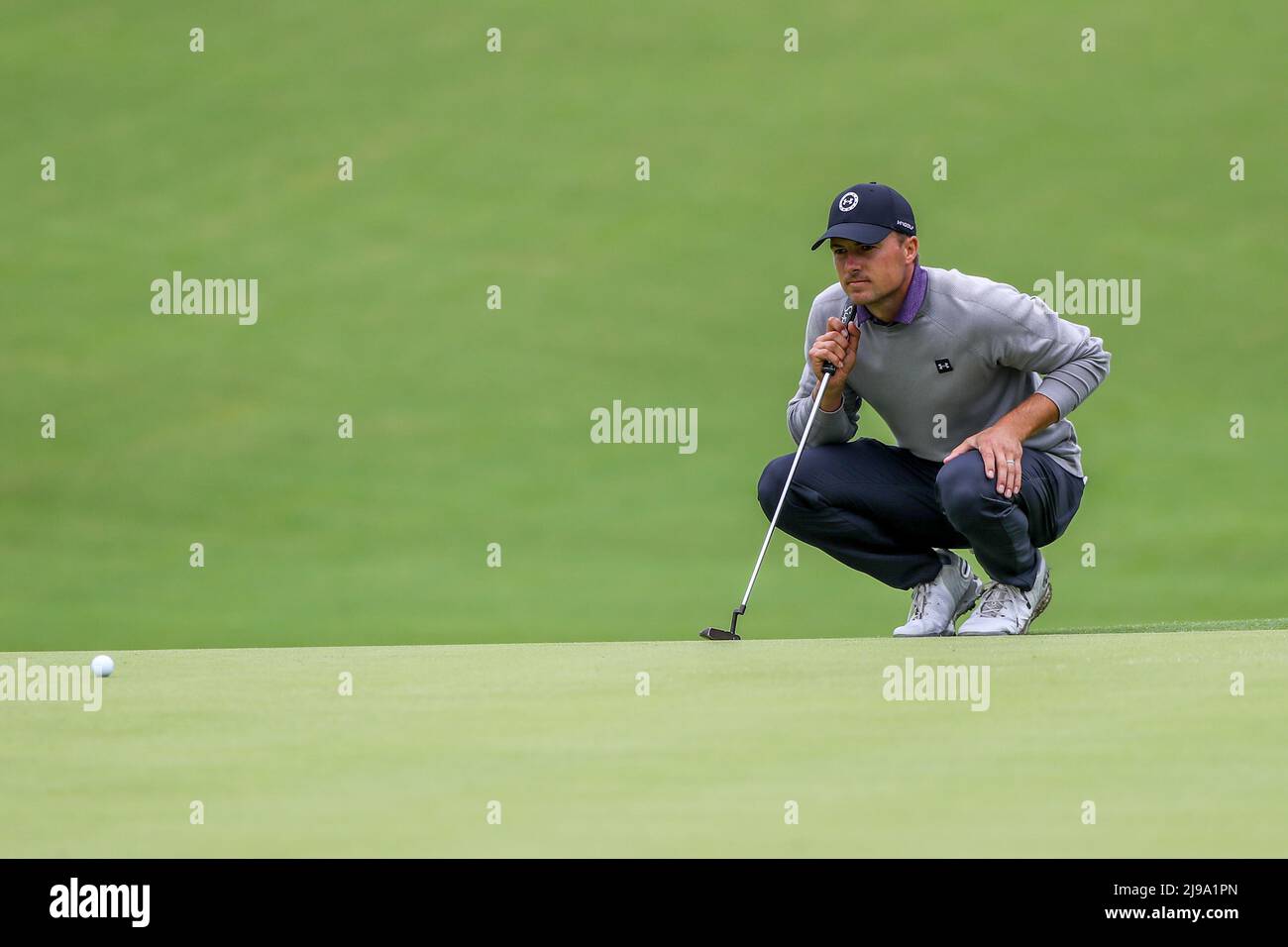 Tulsa, OK, USA. 21st May, 2022. Jordan Spieth sizes up his putt on the 12th hole during the third round of the 2022 PGA Championship at Southern Hills Country Club in Tulsa, OK. Gray Siegel/Cal Sport Media/Alamy Live News Stock Photo
