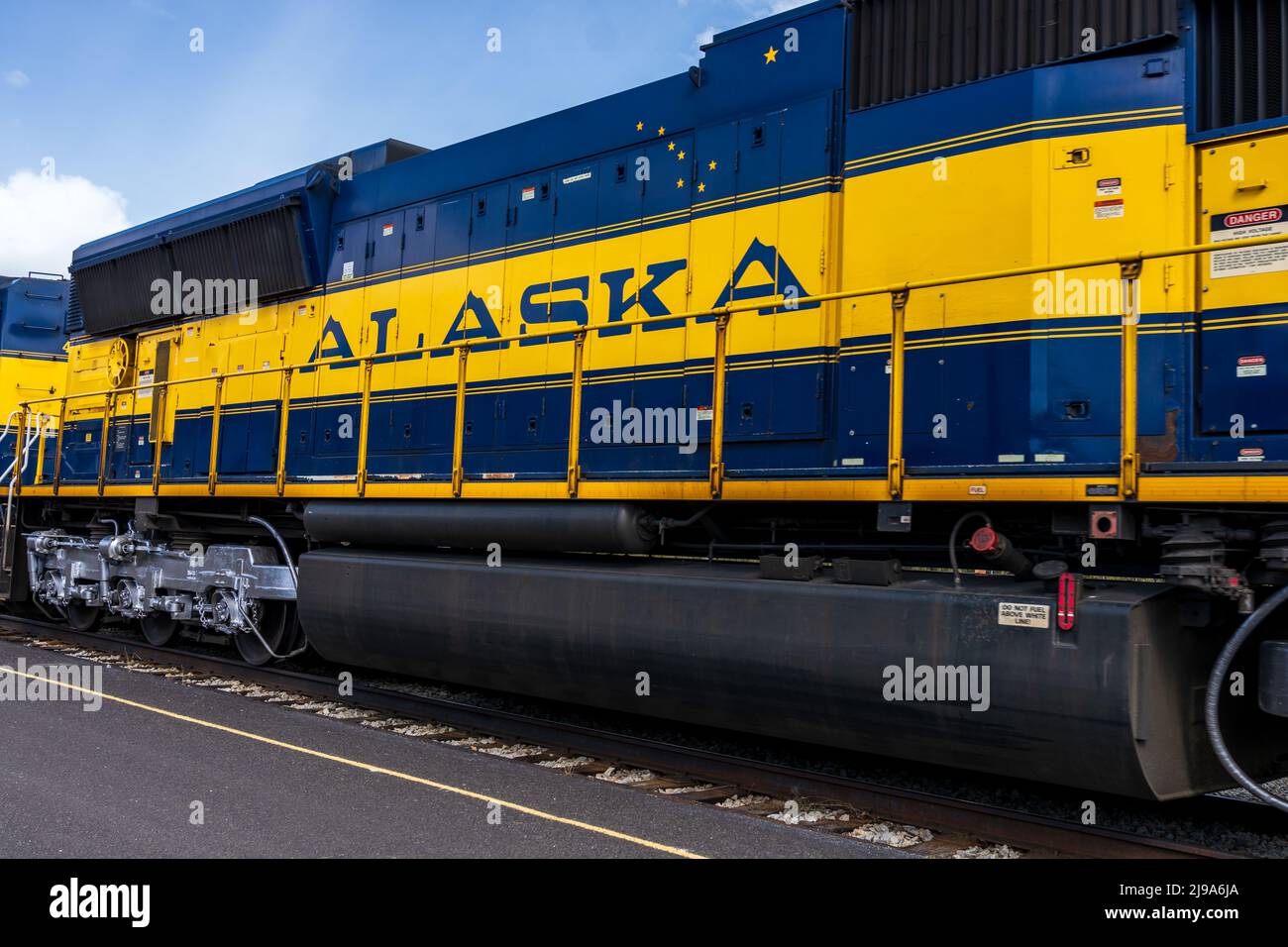 Alaska Railroad Train enters Denali Train Depot Stock Photo