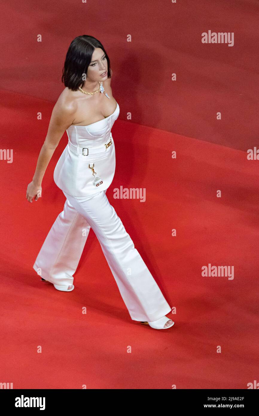 Adèle Exarchopoulos attends the screening of "Smoking Causes Coughing