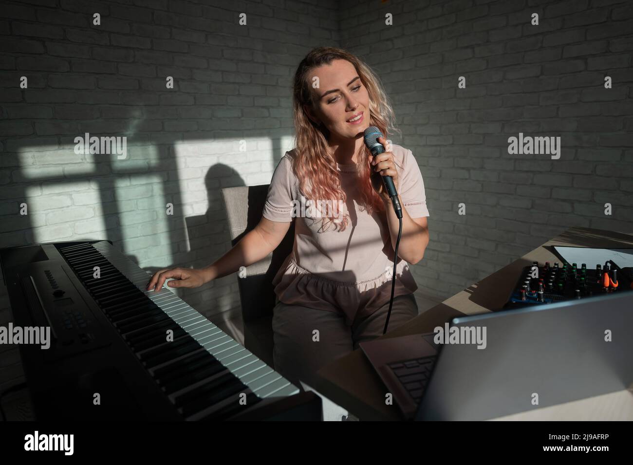 Plays piano hi-res stock photography and images - Page 18 - Alamy